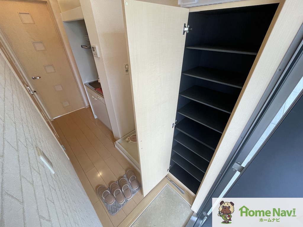 玄関　洗濯機は室内に置けます。