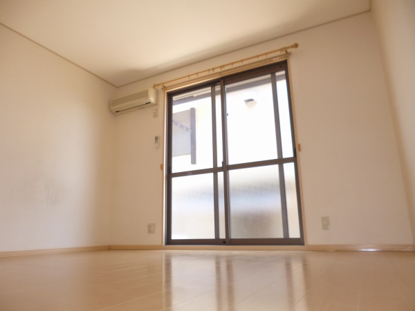 居室・リビング　ワンちゃん・ネコちゃん、合計2匹まで飼育可。