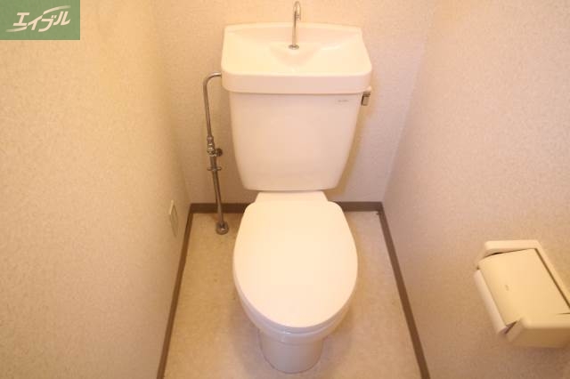 トイレ　別のお部屋の写真です。実際とは異なります。