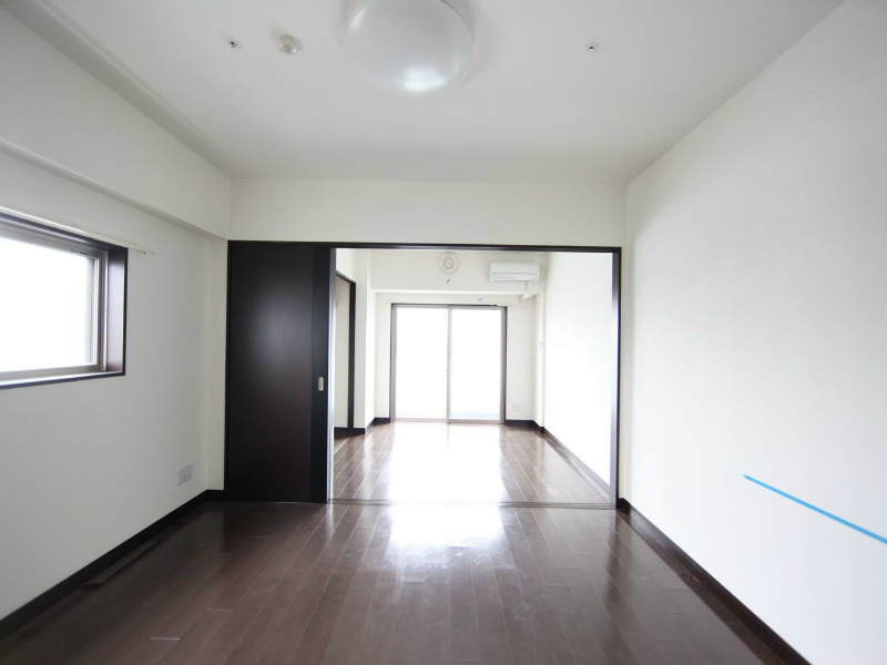 バルコニー　ＬＤＫ10.6帖　洋室5.9帖　繋げても仕切っても使えます