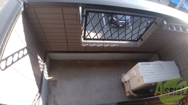 バルコニー　洗濯干しも設置出来るので問題なく干せそうですね。