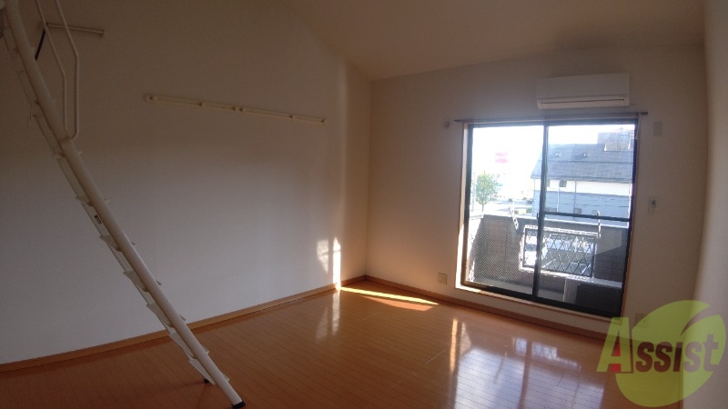 居室・リビング　陽当たりが良く、広々として過ごしやすそうです。