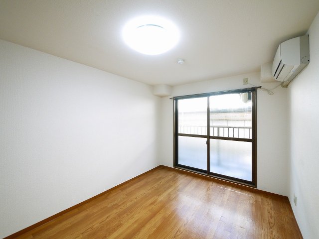 その他部屋・スペース　落ち着いて過ごせるお部屋なので、寝室にいかがでしょうか