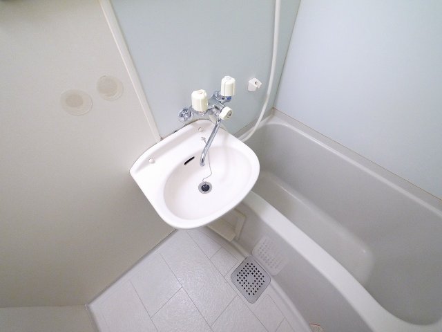 その他設備　お風呂に洗面台もついてます。