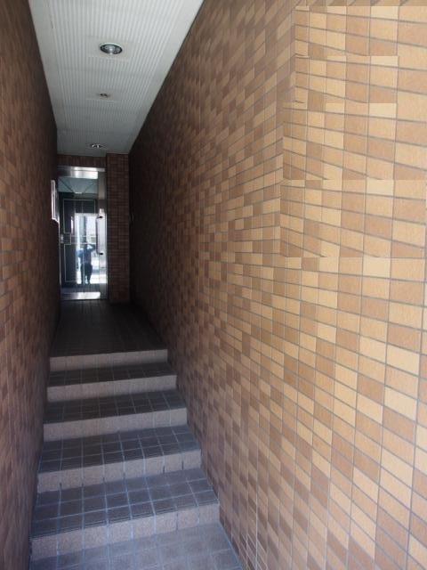 エントランス　ゆとりのあるエントランスです