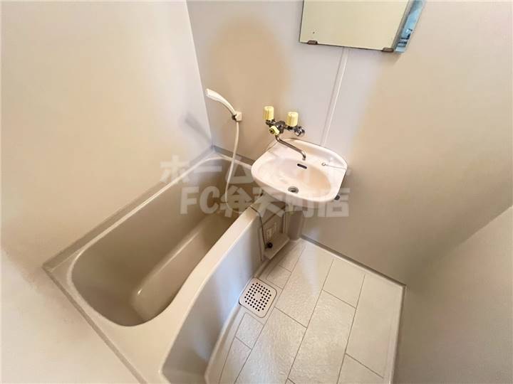 洗面設備　スペースが確保できる洗面所です