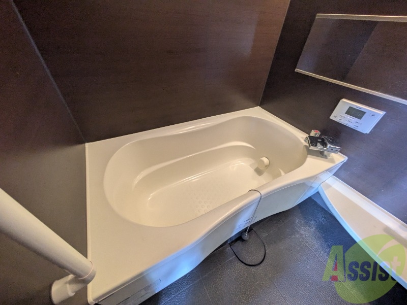 バス・シャワールーム　バスルームには追い焚きなど便利な機能が付いてます。