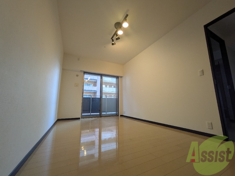 その他部屋・スペース　洋室８帖の広いお部屋なので色んな用途にお使いいただけます。