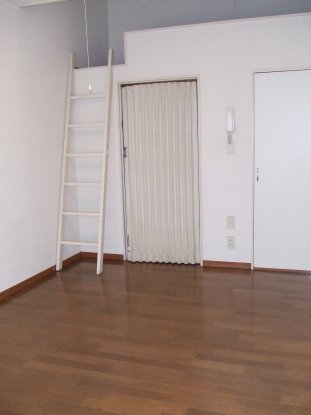 その他　洋室ロフト側