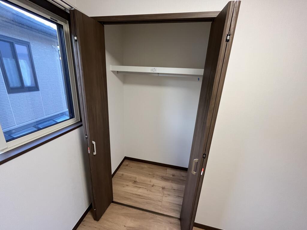 収納　同型タイプの別物件参考、実物とは色合い等異なります。