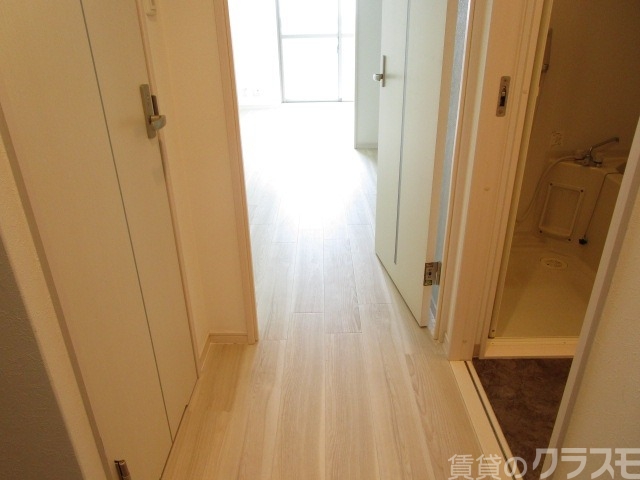 玄関　玄関を一歩入ると・・・こんな感じです。
