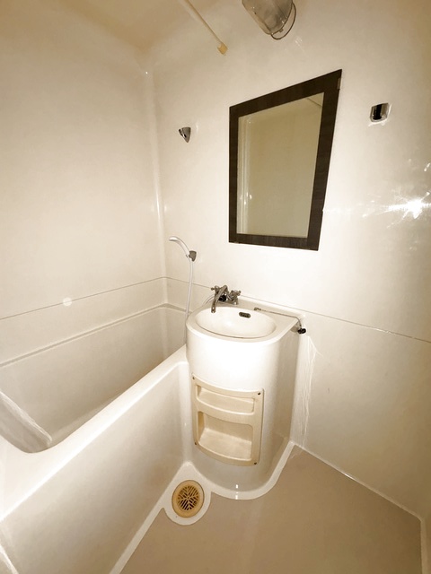 バス・シャワールーム　２点ユニットバス♪トイレは一緒になっていません