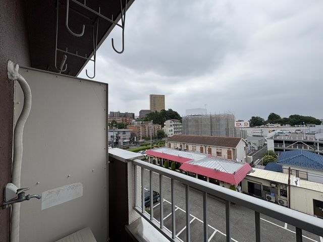 バルコニー　バルコニーには洗濯物も干すことができます