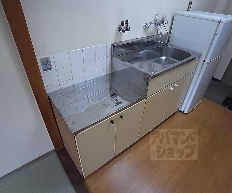 キッチン　二口コンロ置けます。