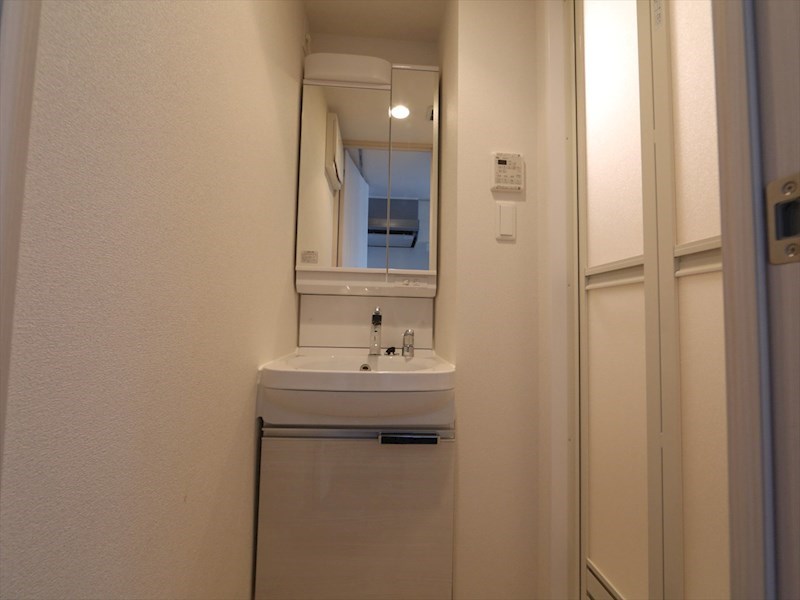 洗面設備　脱衣所　独立洗面台（シャンプードレッサー付）