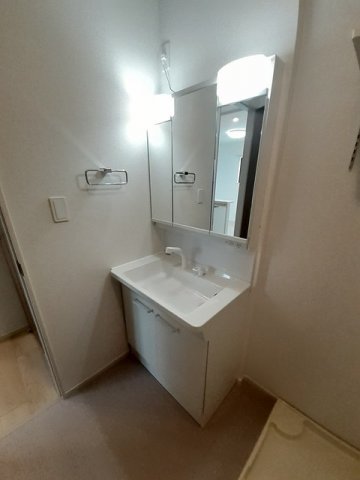 洗面設備　コンパクトで使いやすい洗面所