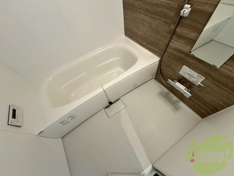 バス・シャワールーム　お風呂です。広々したバスでゆっくりくつろげます。