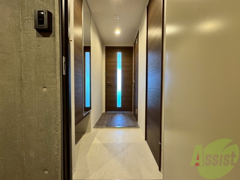 玄関　玄関です。ご覧の通り広々としていますね。