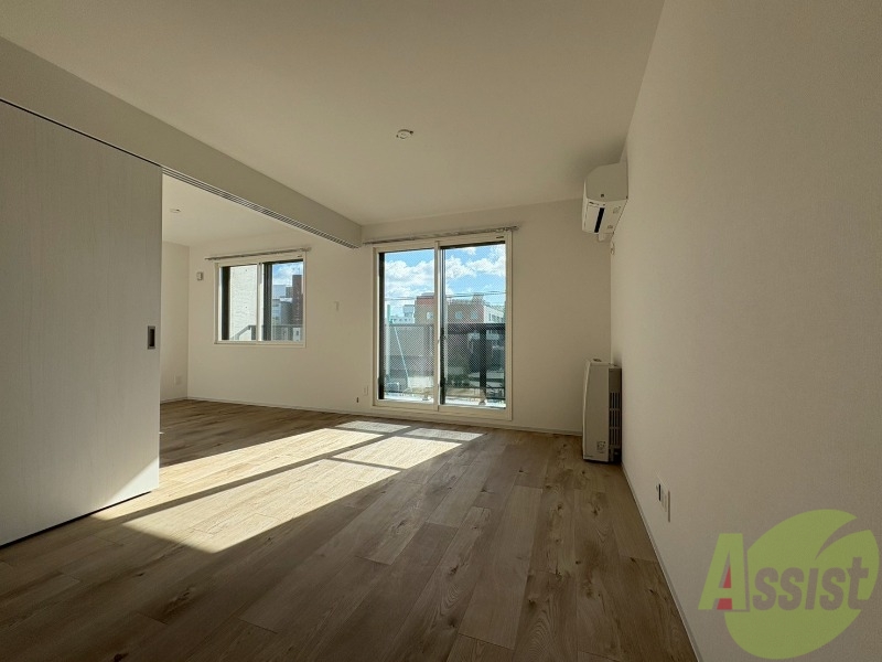 居室・リビング　広々としたリビングですね。使い勝手がよさそうですね！