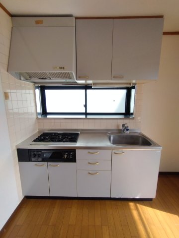 キッチン　システムキッチン・3口コンロ