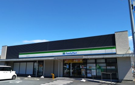 コンビニ　ファミリーマート草加二丁目店（コンビニ）まで30m