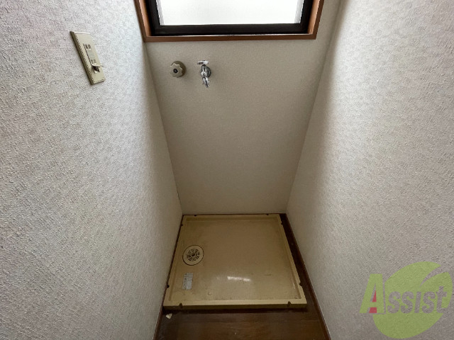 その他設備　洗濯パンが設置されており洗濯機も問題なく設置出来そうですね。