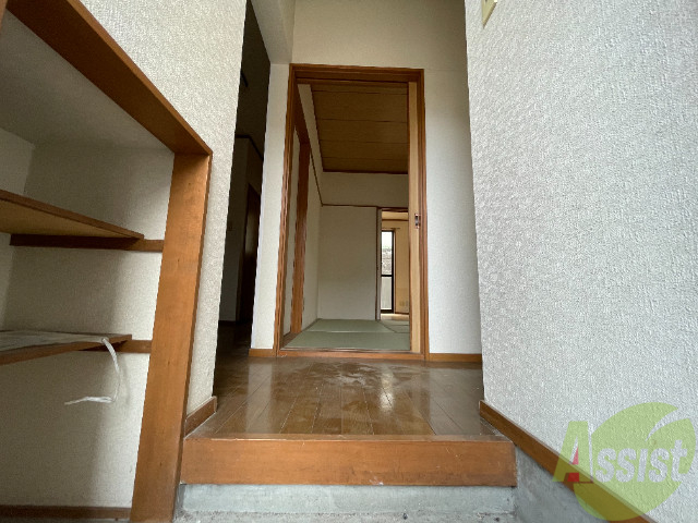 玄関　玄関でございます。毎日の出入りはこちらから