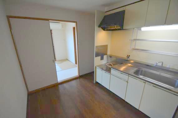 居室・リビング　シンプルなデザインのリビングは家具が置きやすいです。