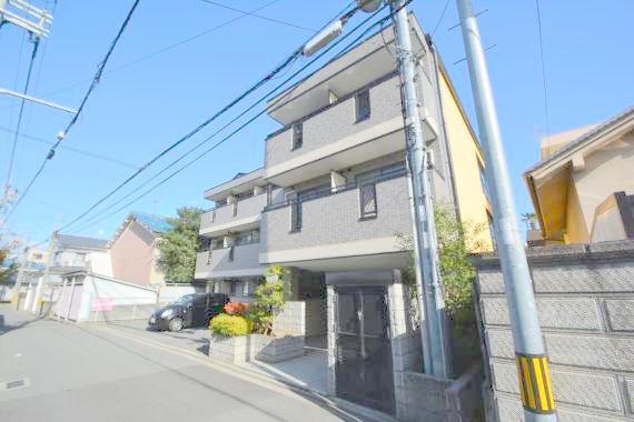 建物外観　存在感のある外観は落ちついた色合いで、堂々としていますね。