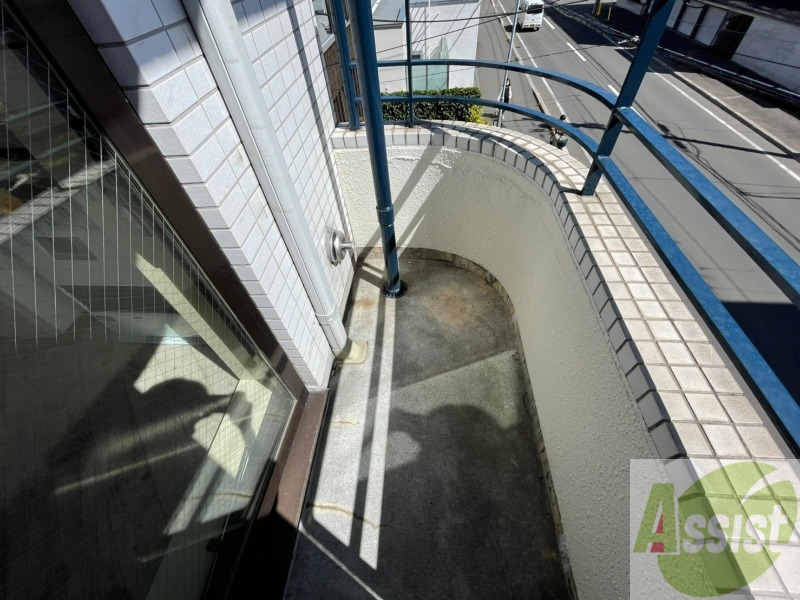 バルコニー　窓を開けると風通しも良く、気分も上がりそう！