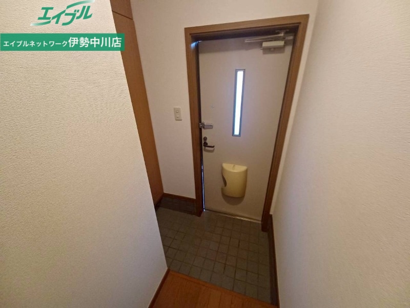 玄関　同型反転タイプのお写真です