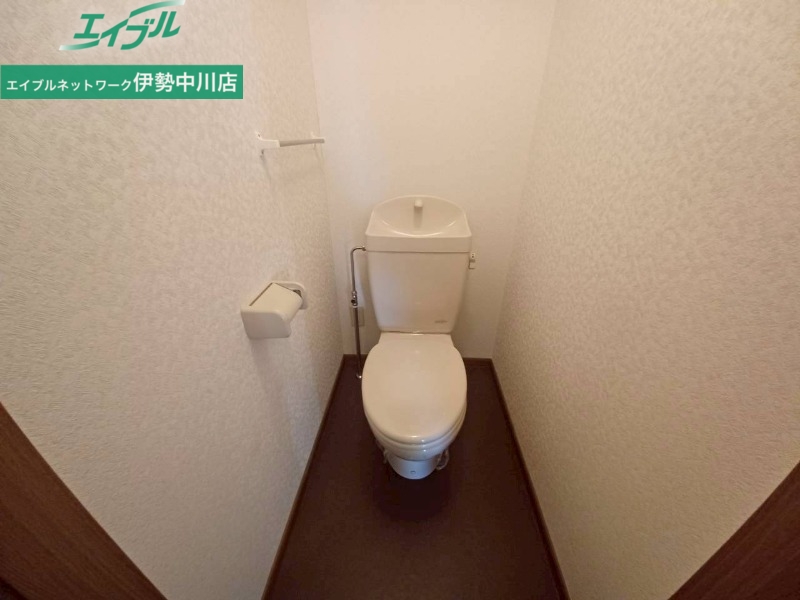 トイレ　同型反転タイプのお写真です