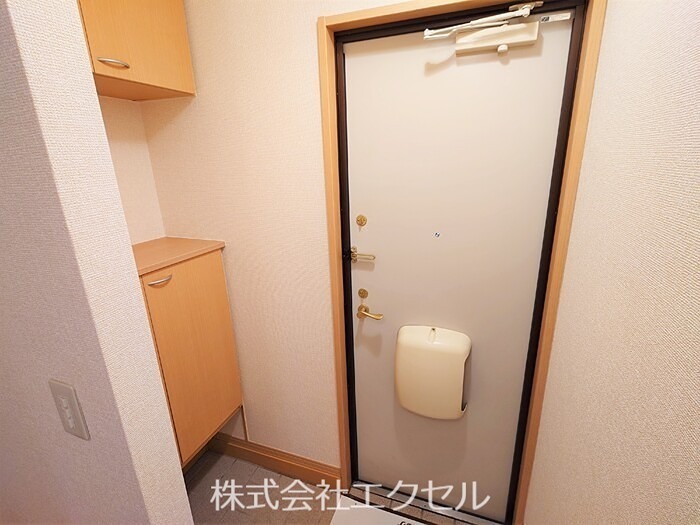 玄関　シューズBOX完備の玄関です。