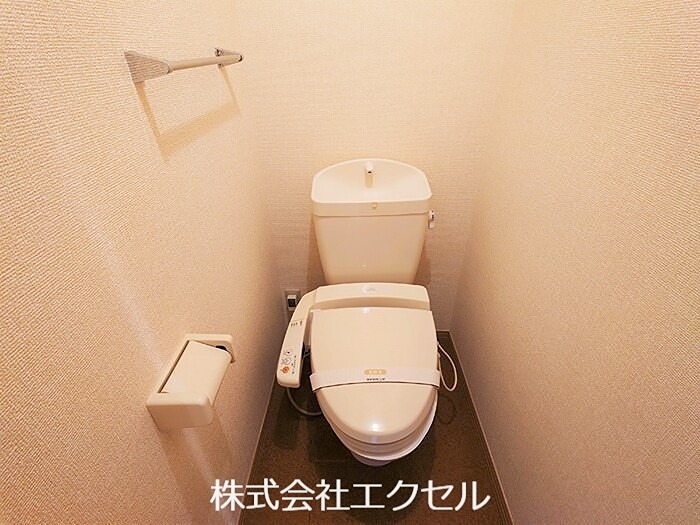 トイレ　温水洗浄便座です。