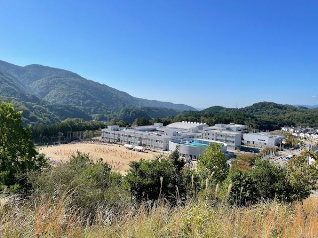 中学校　箕面市立とどろみの森学園（中学校）まで1803m