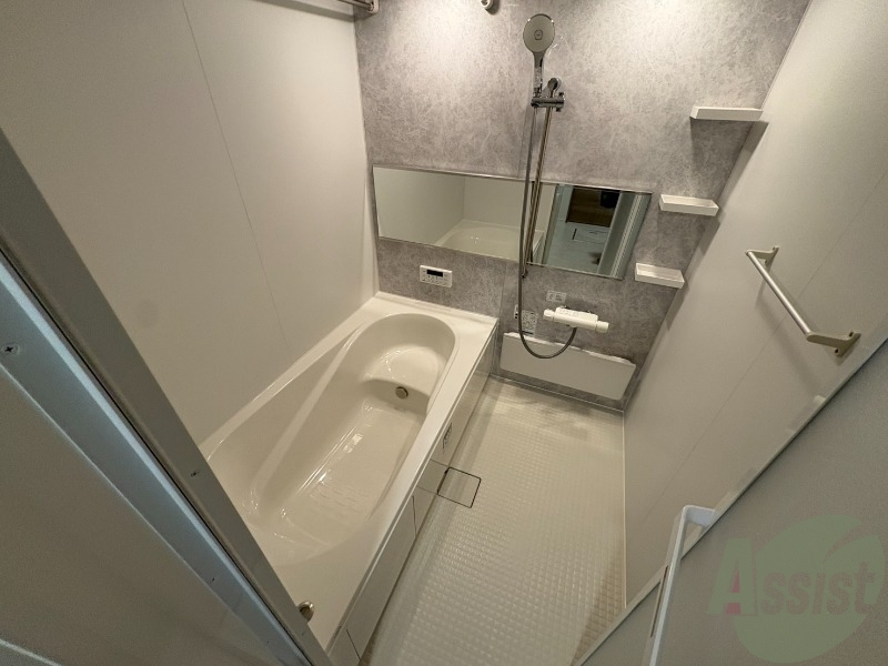 バス・シャワールーム　浴室はこちらのユニットバスです。一日の疲れを癒しましょう。