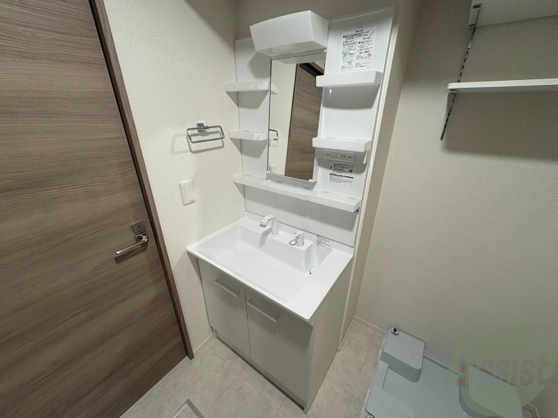 洗面設備　洗面台はこちら、広々して使いやすそうですね。