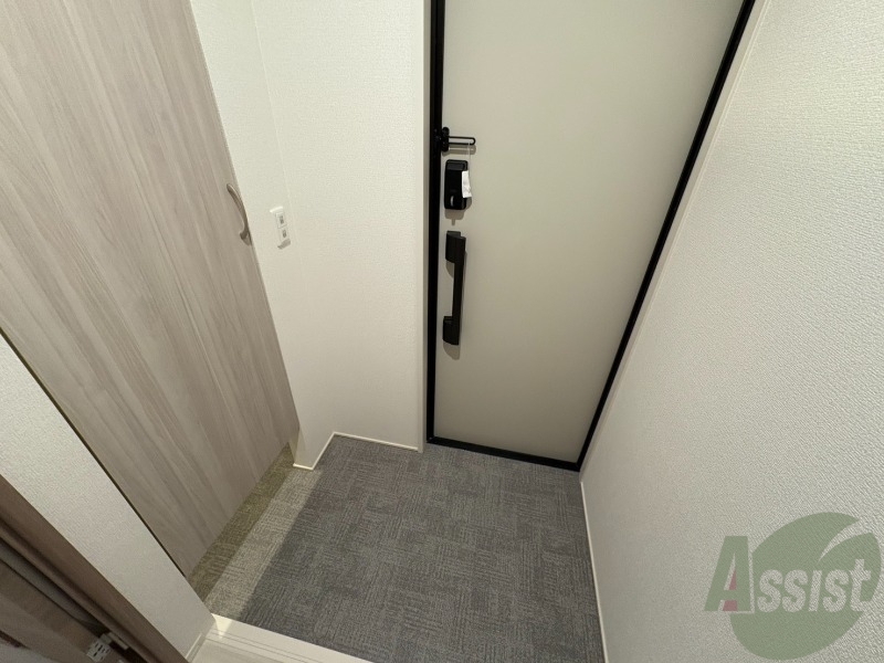 玄関　仕事から帰って迎えてくれるのはスタイリッシュな玄関です。