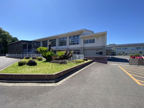 中学校　武雄市立武雄中学校（中学校）まで549m