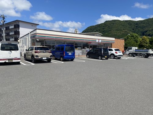 コンビニ　セブンイレブン 武雄川良店（コンビニ）まで657m