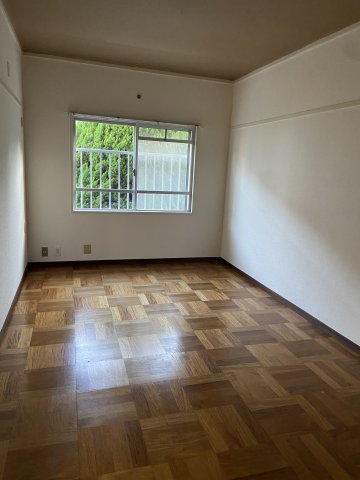 居室・リビング　こちらのリビングで趣味の時間をお楽しみください