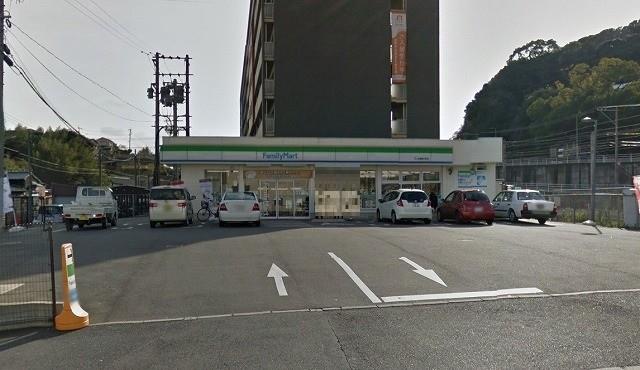 コンビニ　ファミリーマート折尾堀川町店（コンビニ）まで830m