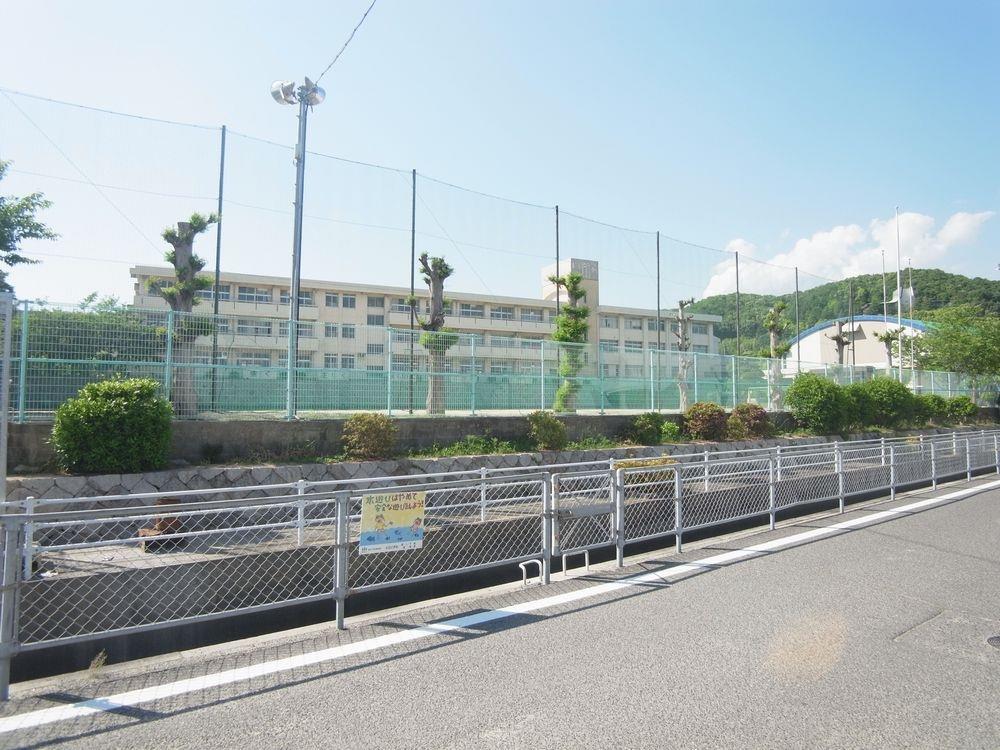 小学校　岡山市立太伯小学校（小学校）まで700m