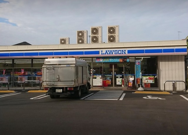 コンビニ　ローソン藤沢鵠沼神明四丁目店（コンビニ）まで298m