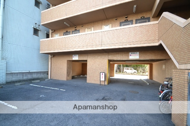 駐車場　ロビー