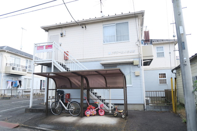 建物外観　２階建アパートでございます。