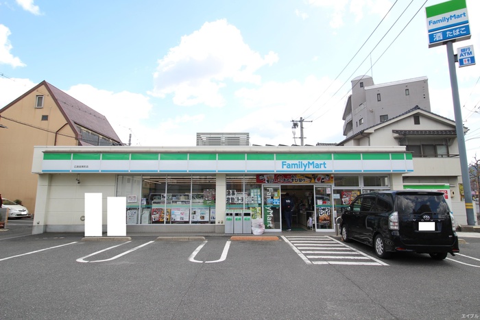 コンビニ　ファミリーマート 広島皆実町店（コンビニ）まで230m