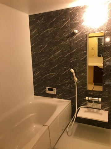 バス・シャワールーム　☆追い焚き機能付き☆