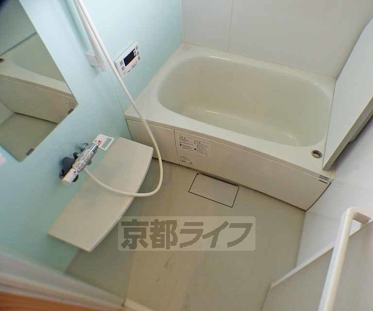 バス・シャワールーム　お風呂で疲れをいやしましょう。