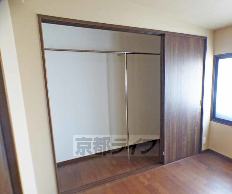 収納　服が好きな方、ご家族の方でも安心のたっぷり収納。